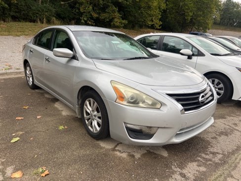 Used 2014 Nissan Altima 2.5 S w/ Sport Value Package image 2