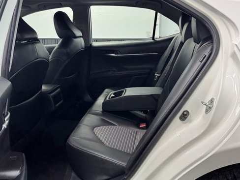 Used 2021 Toyota Camry SE w/ Cold Weather Package image 32