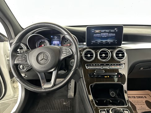 Used 2017 Mercedes-Benz GLC 300 4MATIC image 3