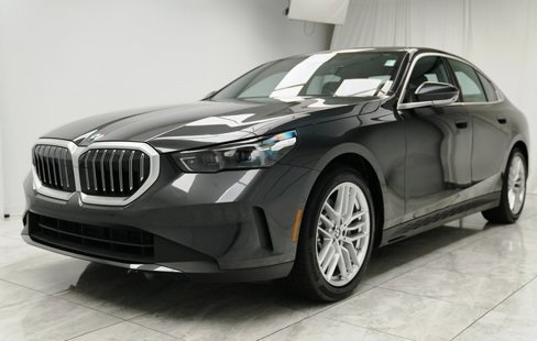 Used 2024 BMW 530i xDrive w/ Premium Package image 6