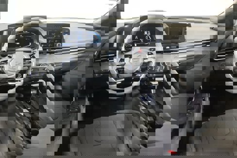 New 2025 Hyundai Elantra SE image 11
