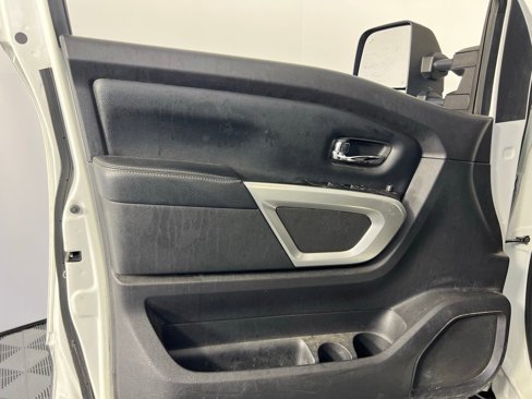 Used 2017 Nissan Titan PRO-4X image 9