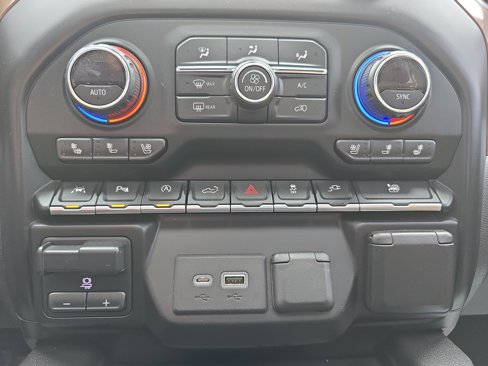 Used 2019 Chevrolet Silverado 1500 High Country w/ Technology Package image 28