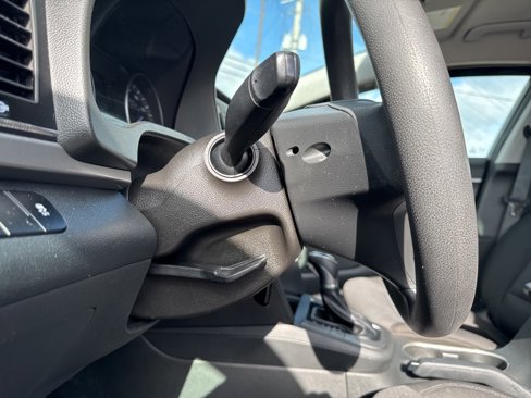 Used 2018 Hyundai Elantra SE image 37