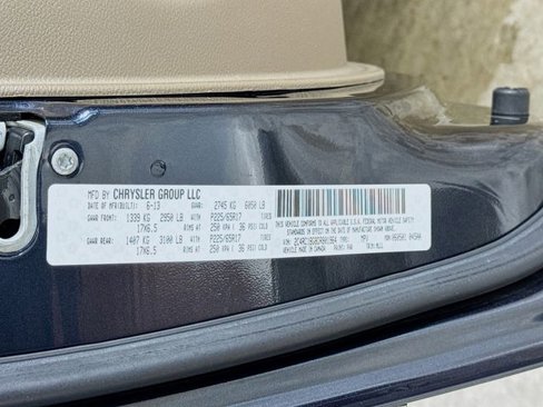 Used 2013 Chrysler Town & Country Touring image 28
