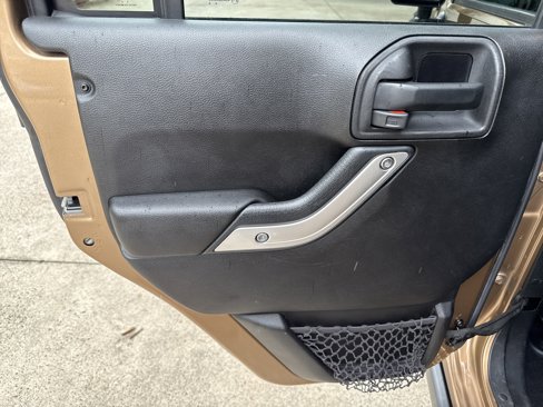 Used 2015 Jeep Wrangler Unlimited Sport image 27