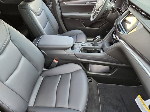 New 2025 Cadillac XT5 Luxury image 15