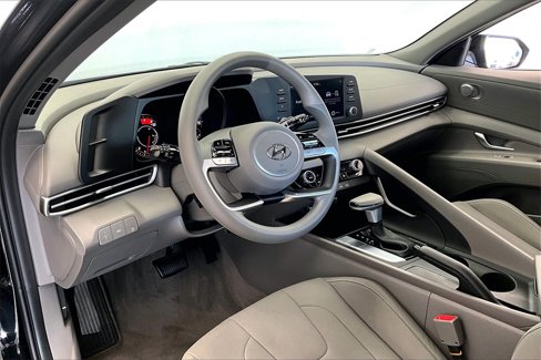 Used 2023 Hyundai Elantra SEL w/ Cargo Package image 13