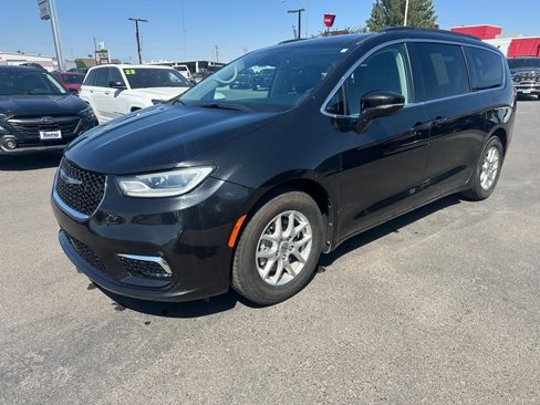 Used 2022 Chrysler Pacifica Touring-L image 8