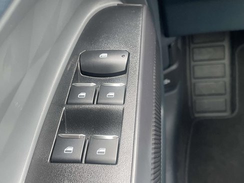 New 2025 Ford Maverick XL image 18