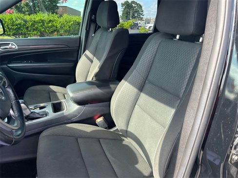 Used 2020 Jeep Grand Cherokee Laredo image 14