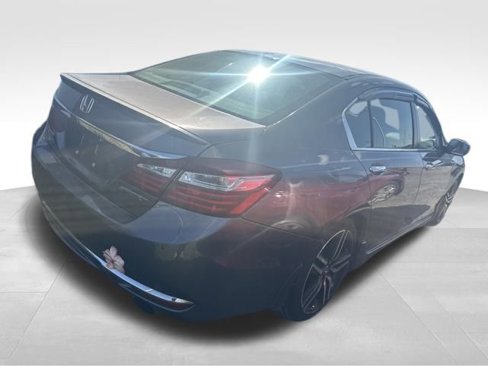 Used 2016 Honda Accord Sport image 5