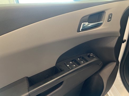 Used 2015 Chevrolet Sonic LTZ image 10