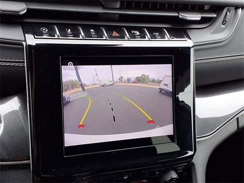 Used 2022 Jeep Grand Cherokee L Laredo image 17