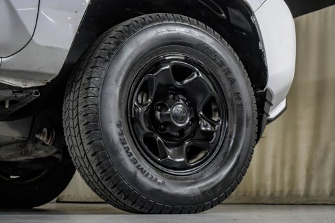 Used 2018 Toyota Tacoma SR image 45