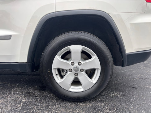 Used 2011 Jeep Grand Cherokee Laredo image 28