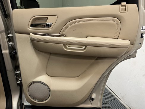 Used 2012 Cadillac Escalade Luxury image 19