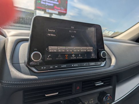 Used 2024 Nissan Rogue SV image 16