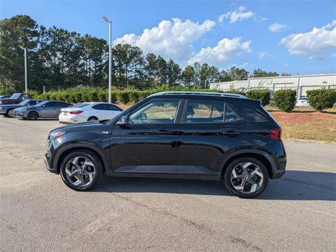Used 2023 Hyundai Venue SEL image 6