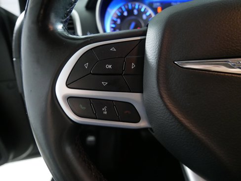 Used 2018 Chrysler 300 Touring image 27