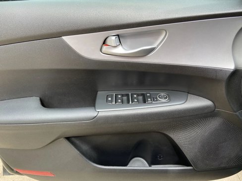 Used 2023 Kia Forte LXS image 8
