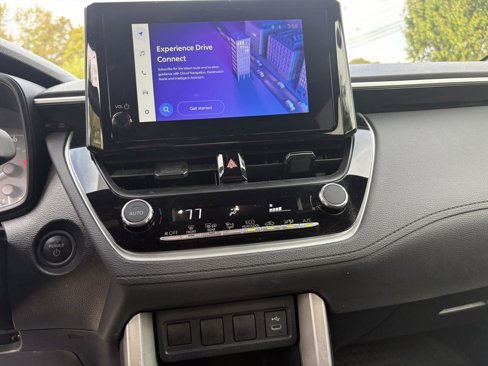 Used 2025 Toyota Corolla Cross AWD Hybrid image 19