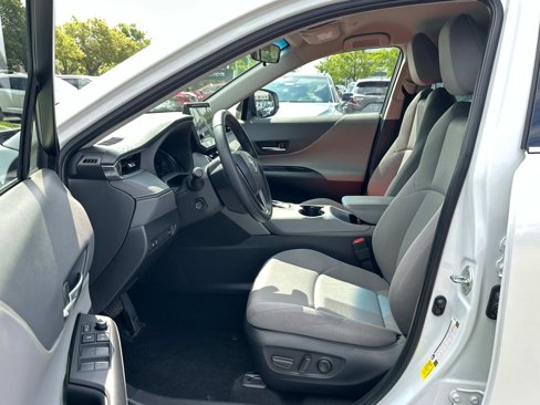 Used 2024 Toyota Venza LE image 18