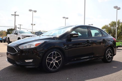 Used 2016 Ford Focus SE w/ SE Sport Package image 6
