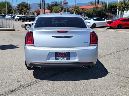 Certified 2022 Chrysler 300 Touring w/ Sport Appearance Package image 7