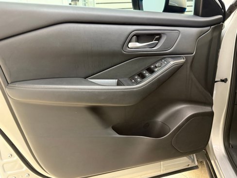Used 2024 Nissan Rogue SV image 13