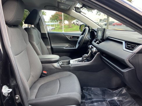 Used 2021 Toyota RAV4 LE image 34