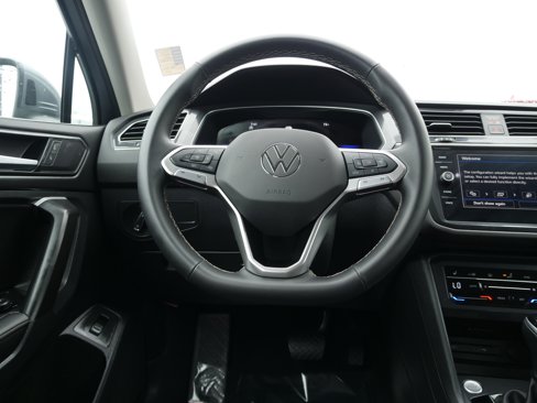 Used 2024 Volkswagen Tiguan SE image 18