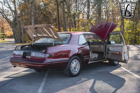 Used 1988 Ford Thunderbird image 16