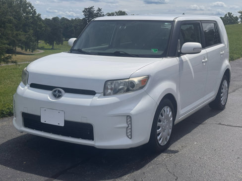 Used 2014 Scion xB image 2