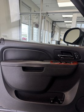 Used 2014 GMC Yukon SLT w/ SLT Chrome Package image 12