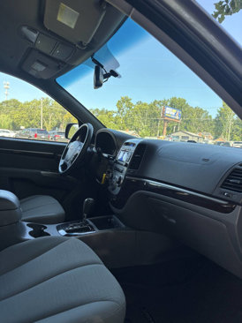Used 2011 Hyundai Santa Fe GLS image 9