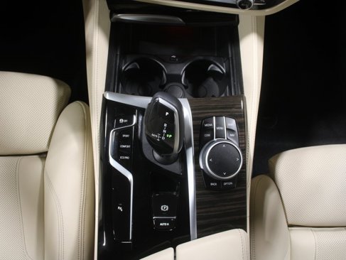 Used 2022 BMW 540i xDrive w/ M Sport Package image 9