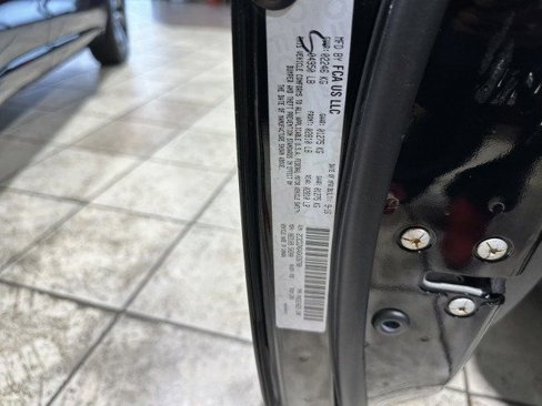 Used 2016 Dodge Challenger SXT image 25