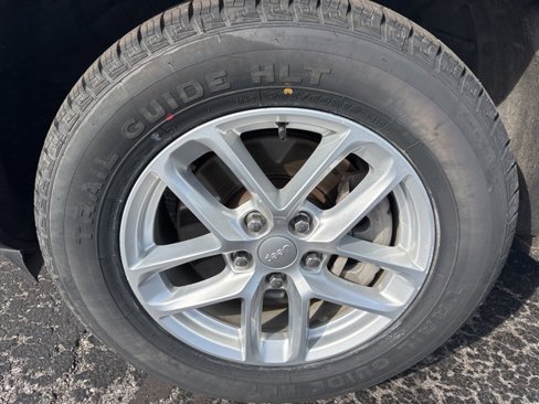 Used 2023 Jeep Grand Cherokee L Laredo image 28