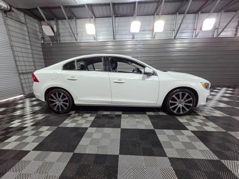 Used 2017 Volvo S60 T5 Inscription Platinum w/ Climate Package image 9