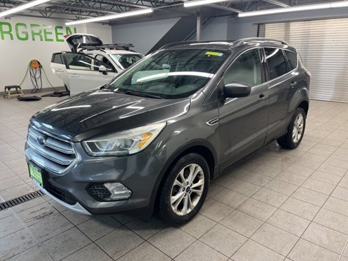 Used 2017 Ford Escape SE w/ Equipment Group 201A image 3