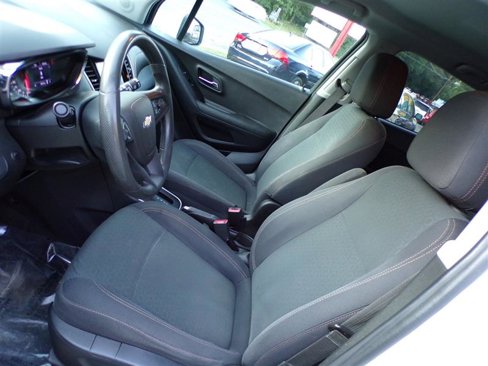 Used 2020 Chevrolet Trax LS w/ Fleet Convenience Package image 15