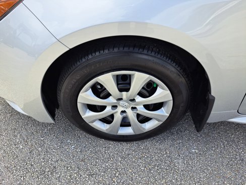 Used 2025 Toyota Corolla LE image 17