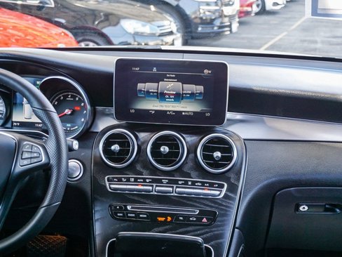 Used 2019 Mercedes-Benz GLC 350e 4MATIC image 16