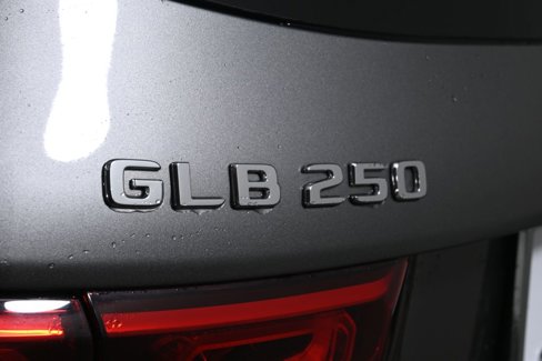 Used 2022 Mercedes-Benz GLB 250 4MATIC image 36