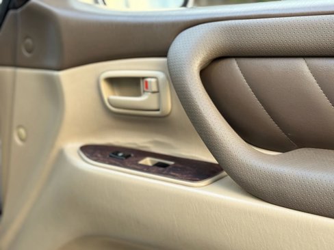 Used 2000 Toyota Land Cruiser image 35