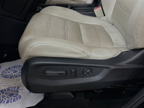 Used 2018 Honda CR-V Touring image 19
