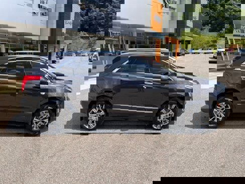 Used 2017 Cadillac XT5 Luxury w/ Driver Awareness Package image 8