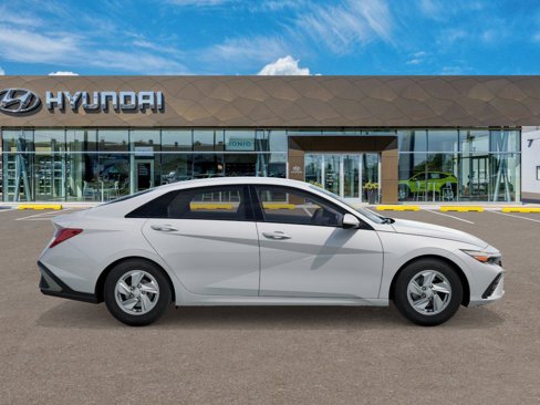 New 2025 Hyundai Elantra SE image 7