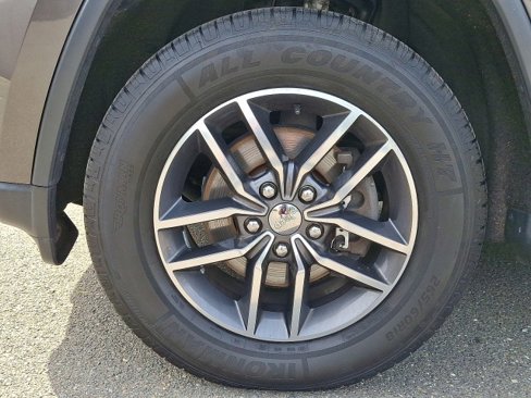 Used 2018 Jeep Grand Cherokee Limited image 28